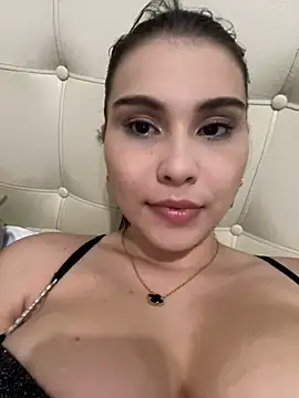 Snapshot of Aitana_Hilton_ chatting on March 18, 11:53 pm Aitana Hilton online show from March 18, 11:53 pm