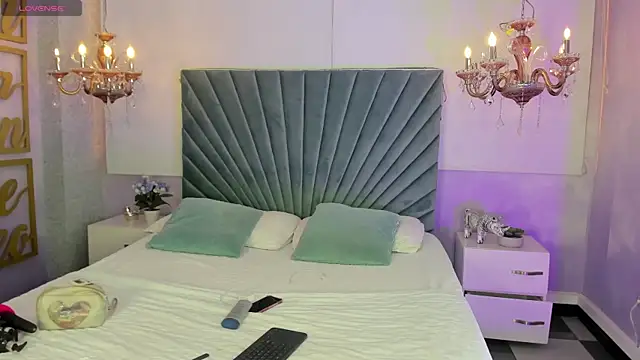 Snapshot of Aitana_Hilton_ chatting on September 12, 11:32 am Aitana Hilton online show from September 12, 11:32 am