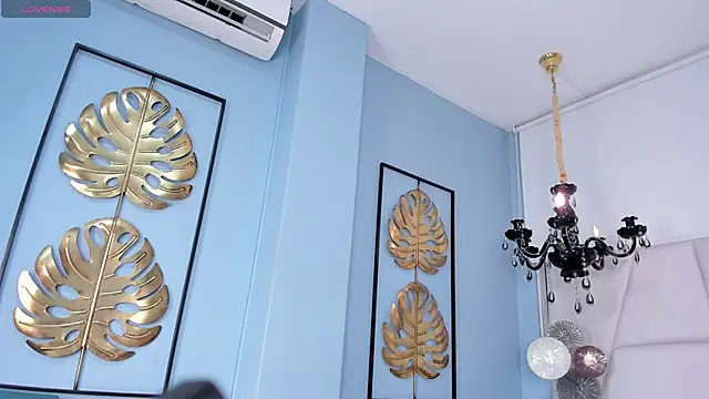 Snapshot of Aitana_Hilton_ chatting on October 6, 11:40 am Aitana Hilton online show from October 6, 11:40 am