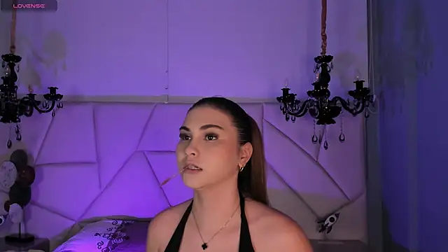 Snapshot of Aitana_Hilton_ chatting on October 14, 12:17 pm Aitana Hilton online show from October 14, 12:17 pm