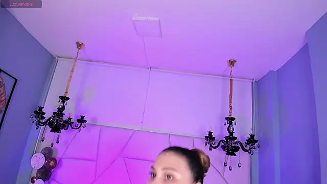 Snapshot of Aitana_Hilton_ chatting on October 17, 11:57 am Aitana Hilton online show from October 17, 11:57 am