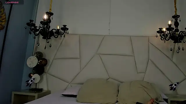 Snapshot of Aitana_Hilton_ chatting on November 2, 11:45 am Aitana Hilton online show from November 2, 11:45 am