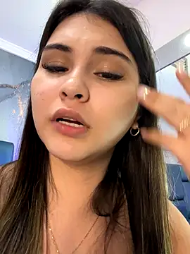 Snapshot of Aitana_Hilton_ chatting on November 8, 11:43 am Aitana Hilton online show from November 8, 11:43 am