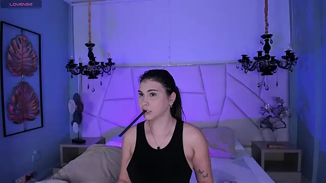 Snapshot of Aitana_Hilton_ chatting on November 12, 11:54 am Aitana Hilton online show from November 12, 11:54 am