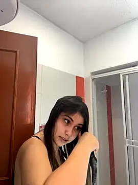 Snapshot of Aitana_Hilton_ chatting on November 13, 11:31 am Aitana Hilton online show from November 13, 11:31 am