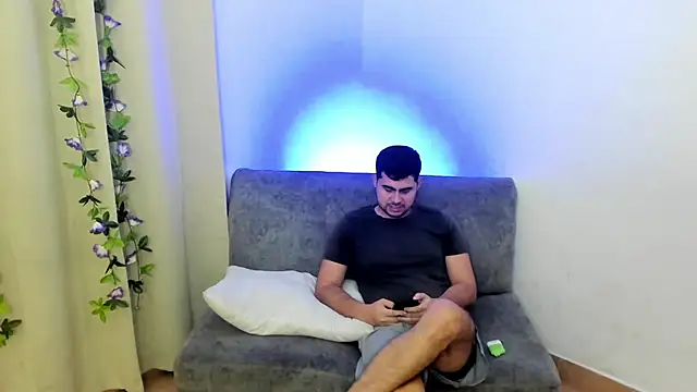 Snapshot of blueroom_party chatting on February 6, 12:26 pm blueroom party online show from February 6, 12:26 pm