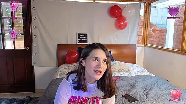 SexLaura  online show from January 25, 5:51 pm