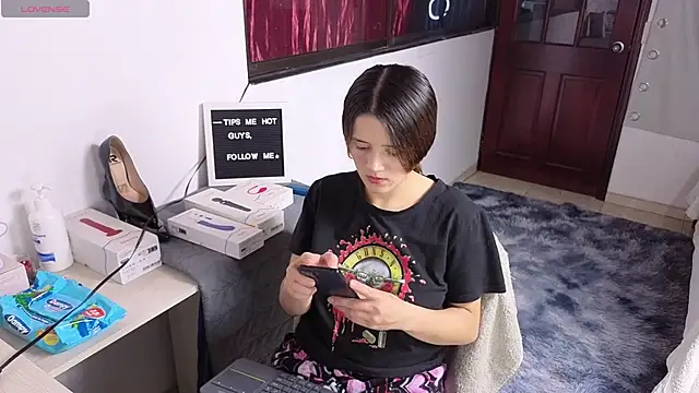 SexLaura  online show from March 3, 11:35 pm