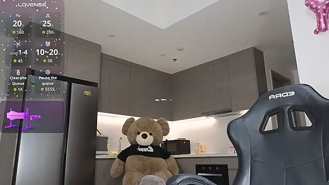 Snapshot of asianqueeny chatting on October 25, 2:35 pm asianqueeny online show from October 25, 2:35 pm