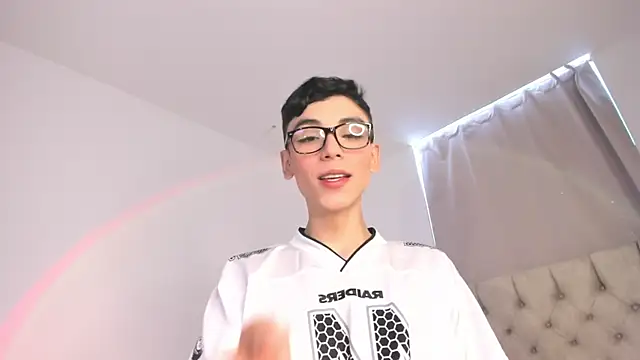 Snapshot of ThomyThompson chatting on September 13, 2:50 pm ThomyThompson online show from September 13, 2:50 pm