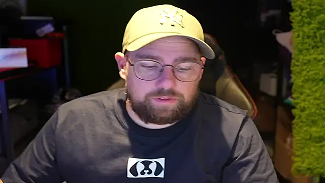 Snapshot of justinitt chatting on September 12, 10:26 am justinitt online show from September 12, 10:26 am