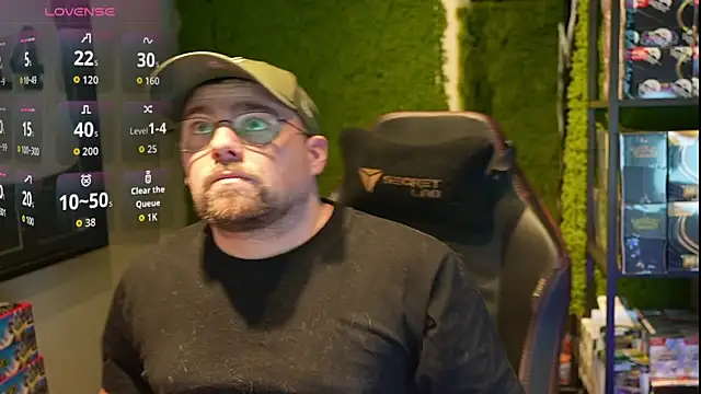 Snapshot of justinitt chatting on November 23, 3:34 pm justinitt online show from November 23, 3:34 pm