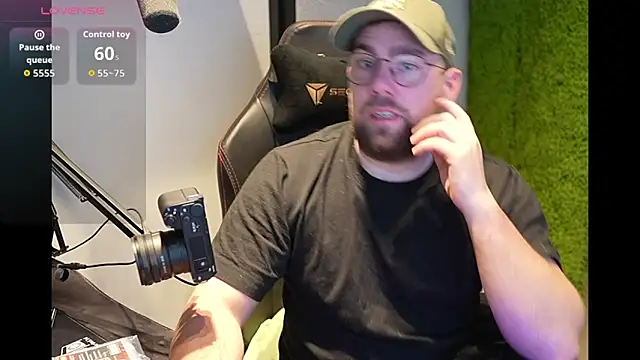 Snapshot of justinitt chatting on December 19, 9:38 am justinitt online show from December 19, 9:38 am