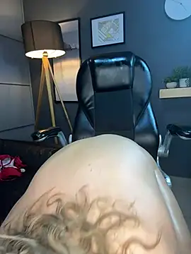 Snapshot of AtheneaRusell chatting on March 20, 2:53 pm AtheneaRusell online show from March 20, 2:53 pm