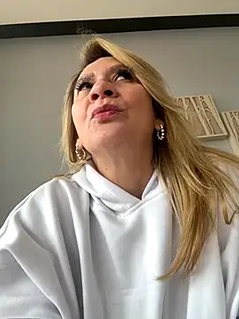 Snapshot of AtheneaRusell chatting on September 28, 5:40 pm AtheneaRusell online show from September 28, 5:40 pm