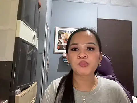 Snapshot of SophiaCourthaway chatting on November 6, 10:54 pm SophiaCourthaway online show from November 6, 10:54 pm