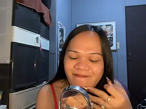 Snapshot of SophiaCourthaway chatting on December 2, 8:04 pm SophiaCourthaway online show from December 2, 8:04 pm