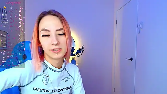 Snapshot of Kar1_na_ chatting on March 1, 8:13 am Kar1 na online show from March 1, 8:13 am