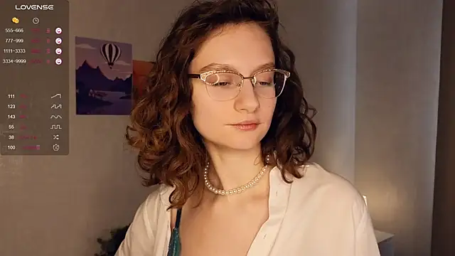 Snapshot of Leya_Curly chatting on February 15, 10:00 am Leya Curly online show from February 15, 10:00 am