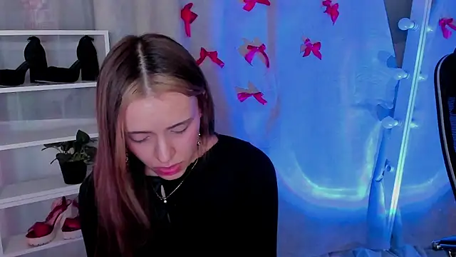 Snapshot of Sahara_Shields chatting on February 22, 4:51 pm Sahara Shields online show from February 22, 4:51 pm