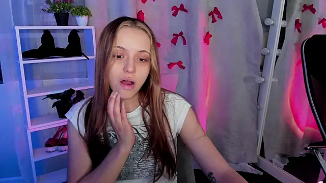 Snapshot of Sahara_Shields chatting on February 26, 10:04 am Sahara Shields online show from February 26, 10:04 am