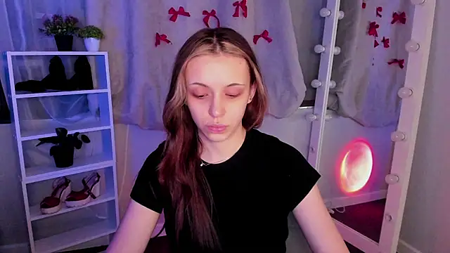 Snapshot of Sahara_Shields chatting on March 13, 10:15 am Sahara Shields online show from March 13, 10:15 am