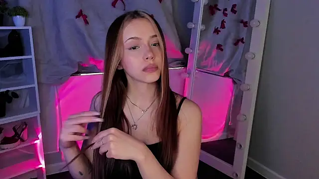 Snapshot of Sahara_Shields chatting on March 18, 1:20 pm Sahara Shields online show from March 18, 1:20 pm