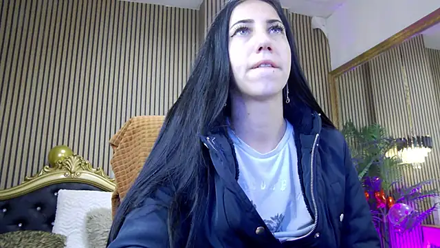 Snapshot of KeylaBlair chatting on February 14, 3:58 pm KeylaBlair online show from February 14, 3:58 pm