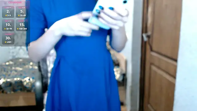 Snapshot of LauraBlan chatting on December 3, 7:11 pm LauraBlan online show from December 3, 7:11 pm