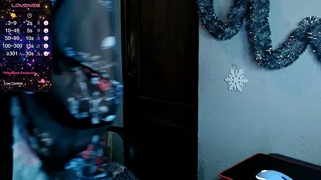 Snapshot of LauraBlan chatting on January 9, 8:22 pm LauraBlan online show from January 9, 8:22 pm