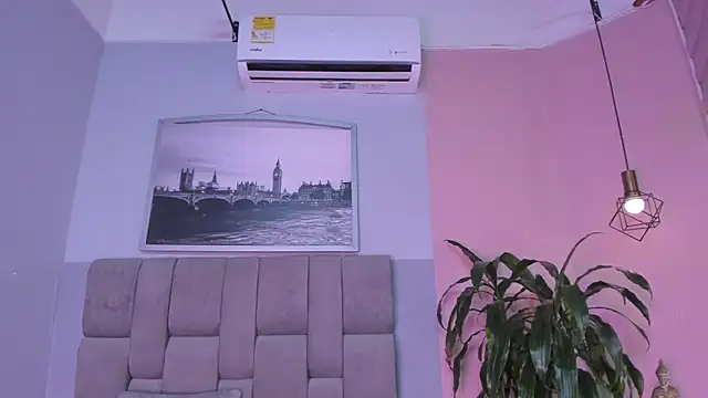 Snapshot of janna_lopez_ chatting on October 22, 11:32 am janna lopez online show from October 22, 11:32 am