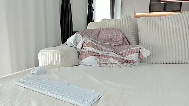 Saradiamond1 online show from September 21, 9:11 am