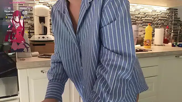 Snapshot of Megan_off chatting on February 5, 1:11 pm Megan off online show from February 5, 1:11 pm