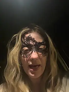 Snapshot of Megan_off chatting on March 13, 11:59 pm Megan off online show from March 13, 11:59 pm