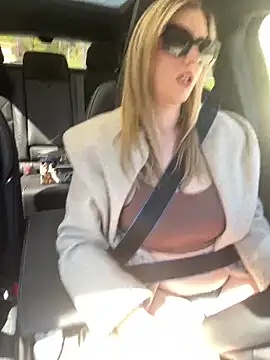 Snapshot of Megan_off chatting on March 17, 12:25 pm Megan off online show from March 17, 12:25 pm