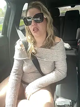 Snapshot of Megan_off chatting on March 20, 12:11 pm Megan off online show from March 20, 12:11 pm