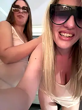 Snapshot of Megan_off chatting on October 7, 8:22 am Megan off online show from October 7, 8:22 am