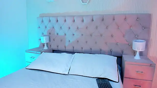 MattThompsonn online show from October 21, 9:26 pm