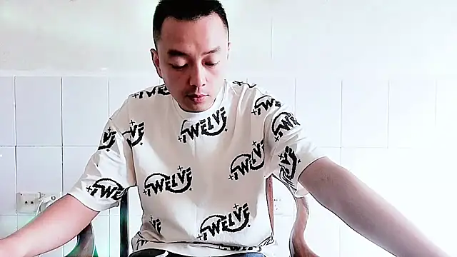 Snapshot of swg176 chatting on September 16, 12:00 am swg176 online show from September 16, 12:00 am