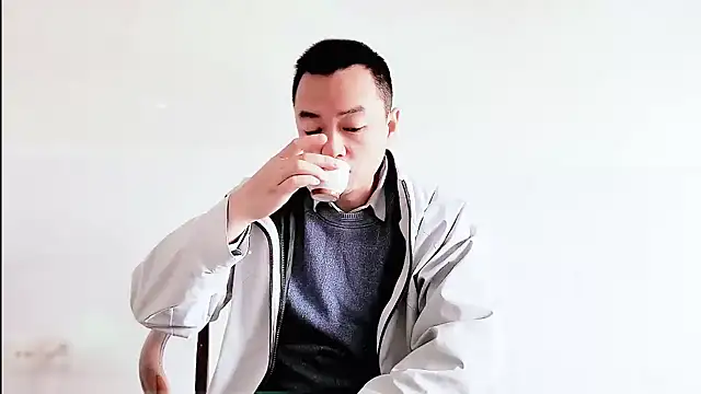 Snapshot of swg176 chatting on October 29, 1:30 am swg176 online show from October 29, 1:30 am