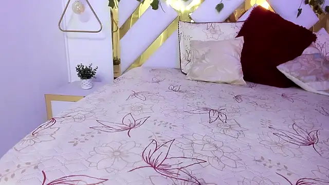 Snapshot of Christal_Golden chatting on January 25, 6:57 pm Christal Golden online show from January 25, 6:57 pm