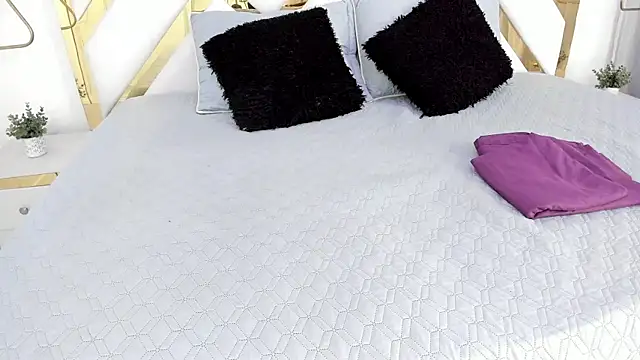 Snapshot of Christal_Golden chatting on February 23, 1:24 am Christal Golden online show from February 23, 1:24 am