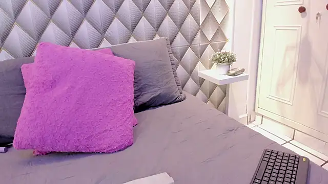 Snapshot of Christal_Golden chatting on February 27, 9:47 pm Christal Golden online show from February 27, 9:47 pm