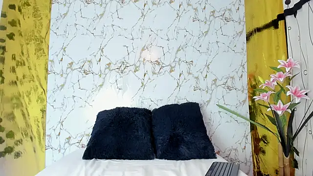 Snapshot of Christal_Golden chatting on October 4, 6:39 pm Christal Golden online show from October 4, 6:39 pm