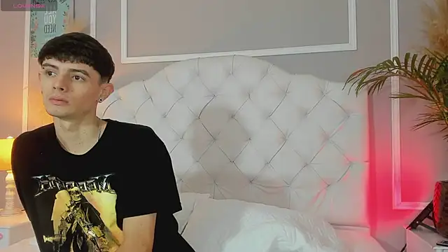 Snapshot of connor_and_angel chatting on March 3, 5:18 pm connor and angel online show from March 3, 5:18 pm