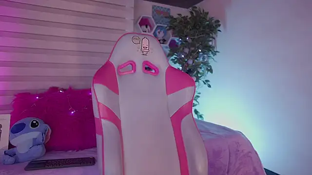 Snapshot of emma_soffia_ chatting on October 2, 5:31 pm emma soffia  online show from October 2, 5:31 pm