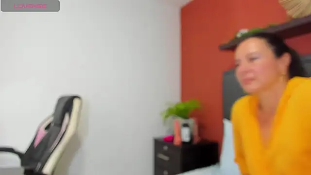 emmily taylor  online show from January 18, 3:38 pm