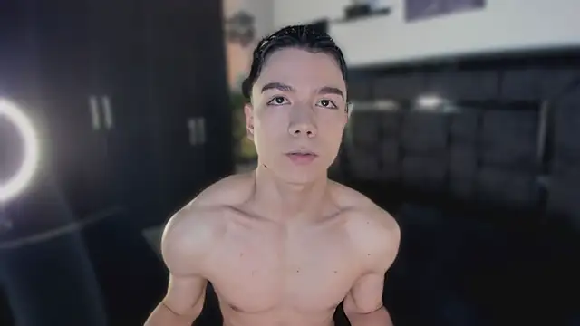 alanblack1 online show from April 12, 12:43 pm