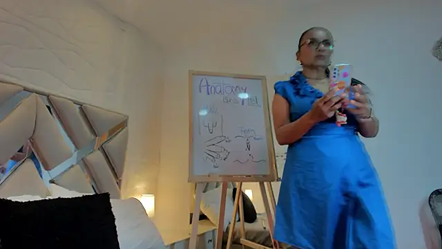 raquell moore online show from March 8, 6:47 pm