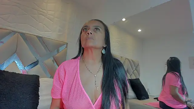 raquell moore online show from March 10, 10:55 pm